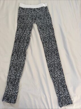 Black & White Rose Print Leggings